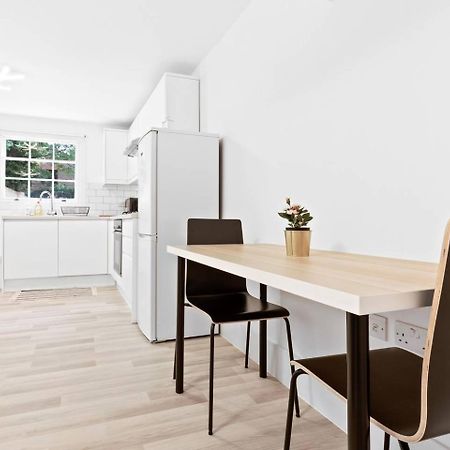 Airy Spacious 1 Bedroom Aprtment With Garden In Brixton Londra Exterior foto